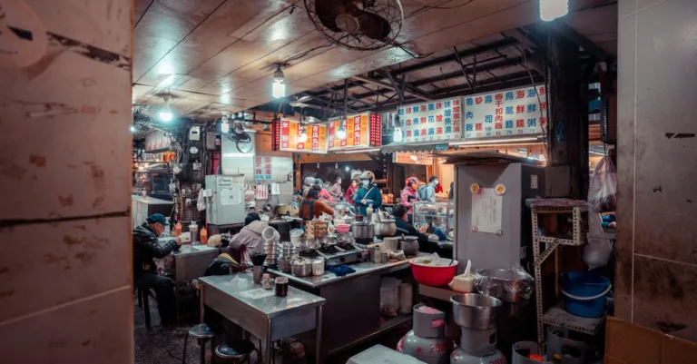 découvrez une cuisine locale authentique dans notre restaurant, où chaque plat célèbre les saveurs traditionnelles préparées avec passion et ingrédients frais.