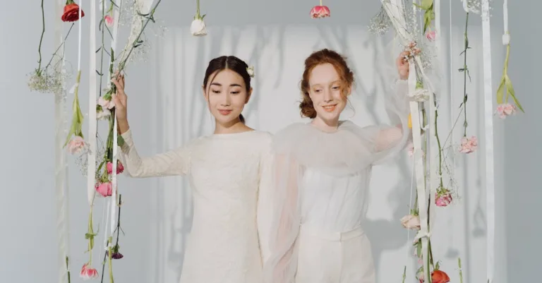 découvrez notre collection élégante de robes de mariée à barbès, alliant styles traditionnels et tendances modernes pour un jour inoubliable.
