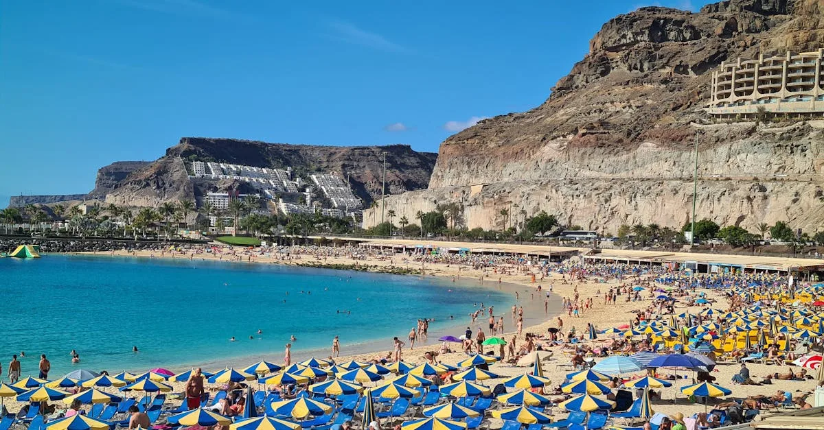 découvrez des destinations ensoleillées abordables pour voyager en octobre, alliant climat agréable et prix doux pour des vacances parfaites.