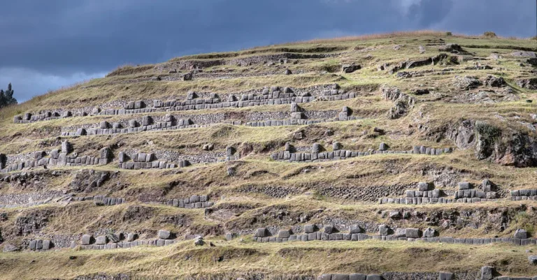 découvrez ingapirca, le plus grand site archéologique inca en équateur, riche en histoire et en architecture impressionnante.