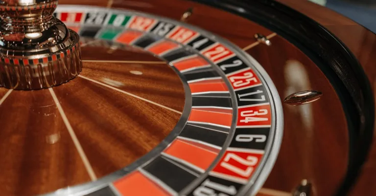 découvrez notre jeu de roulette en ligne captivant, où stratégie et chance se rencontrent pour des moments de divertissement intenses. profitez d'une expérience immersive et tentez votre chance dès maintenant !