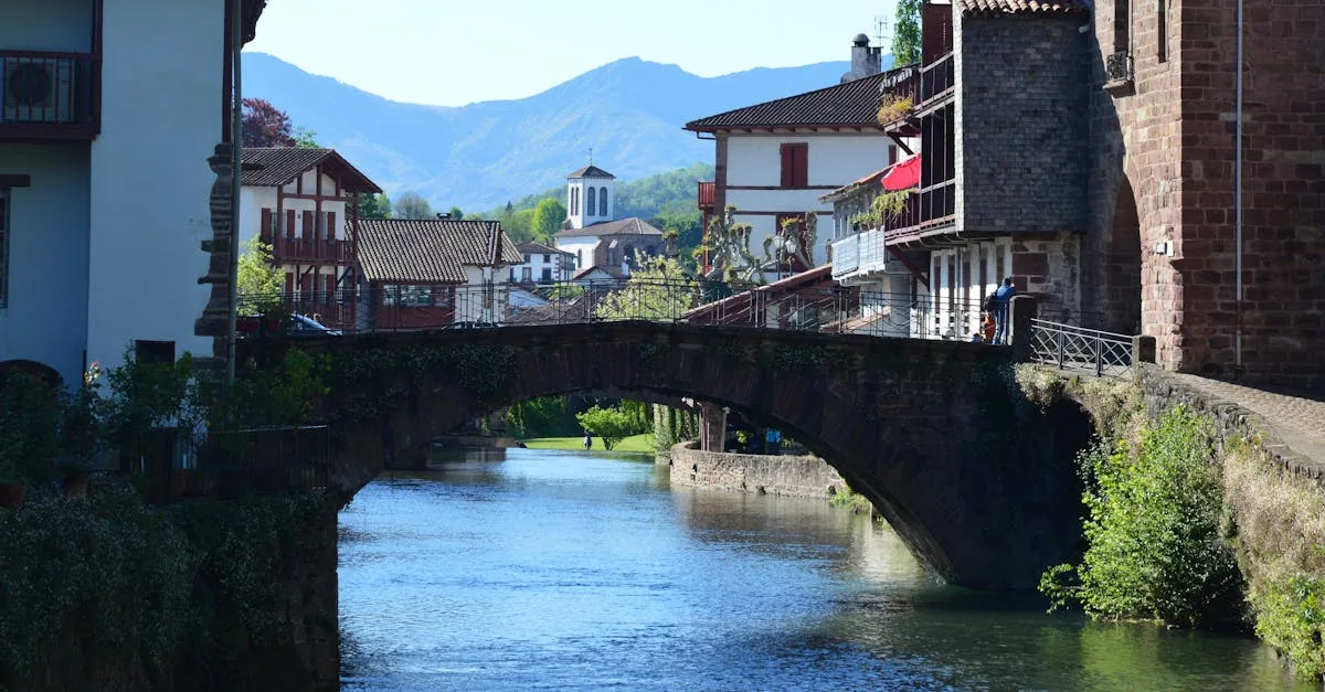découvrez les traditions basques authentiques, de la culture riche aux fêtes emblématiques, en passant par la gastronomie et les coutumes ancestrales.