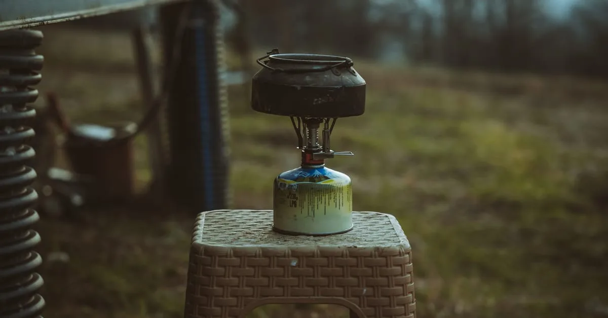 découvrez le meilleur réchaud de camping conçu pour résister aux conditions venteuses, offrant puissance et stabilité pour vos aventures en plein air.