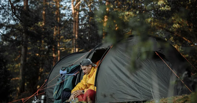 tente de randonnée légère offrant confort et protection optimale pour toutes vos aventures en plein air.