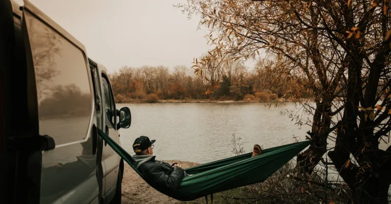 découvrez les meilleurs spots de camping en van en france pour vivre une aventure en pleine nature, entre paysages magnifiques et liberté totale.