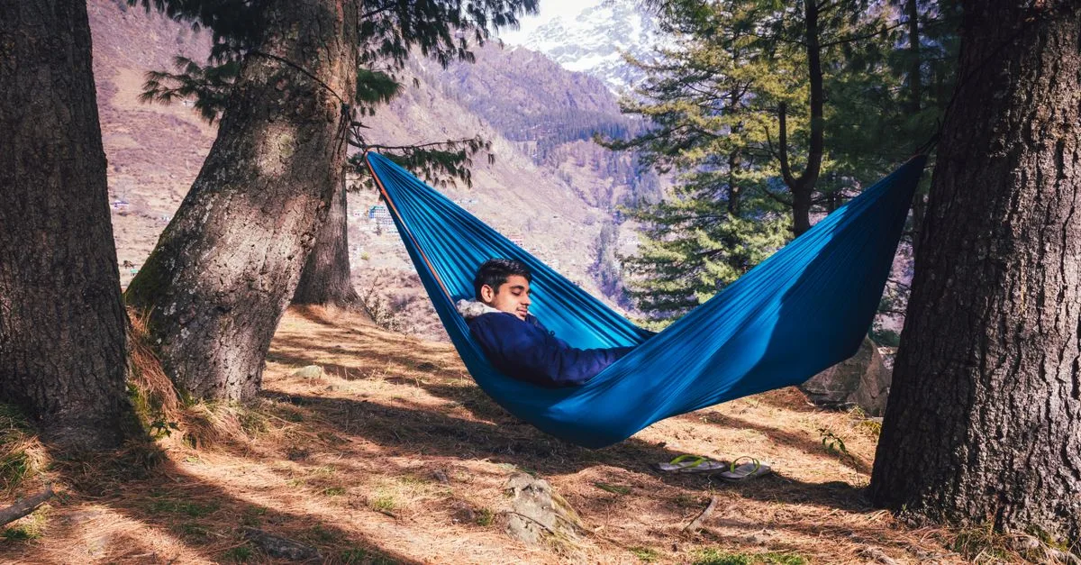 découvrez notre sélection de hamacs de camping confortables et légers, parfaits pour vos aventures en plein air et moments de détente.