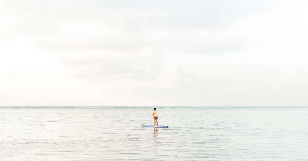 découvrez la planche à pagaie gonflable idéale pour les personnes de forte corpulence, conçue pour une stabilité optimale en mer agitée.