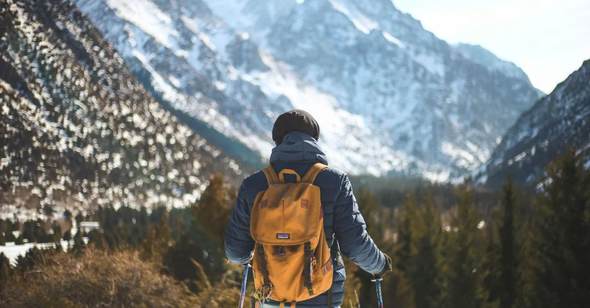 découvrez notre équipement de randonnée en montagne pour le printemps, alliant légèreté et performance pour vos aventures en pleine nature.