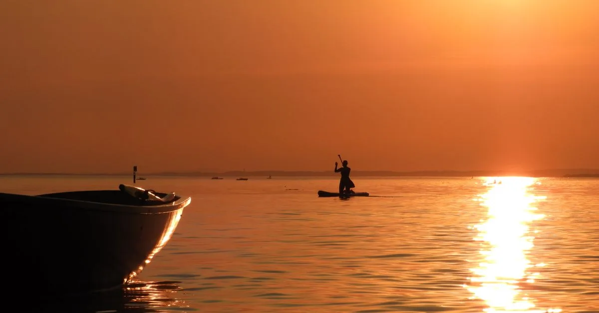 améliorez votre endurance en paddleboarding grâce à des méthodes efficaces et conseils pratiques pour profiter pleinement de vos sessions sur l'eau.