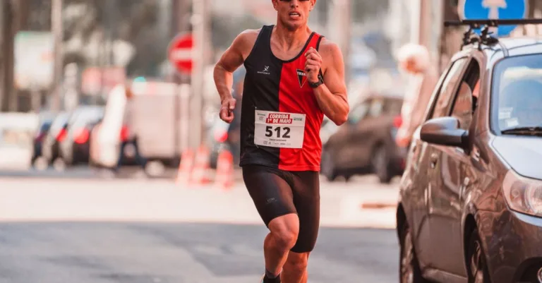 calculez votre vitesse de course rapidement et facilement grâce à notre outil précis de calcul de la vitesse en running.