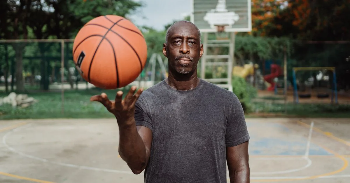 découvrez la carrière et la vie de shaquille o'neal, l'une des plus grandes légendes du basketball, célèbre pour sa puissance, ses exploits et son influence sur le sport.