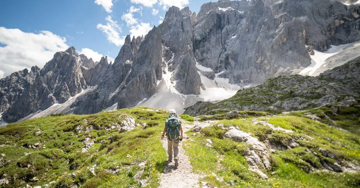 conseils essentiels pour assurer votre sécurité lors de randonnées en solo : préparation, équipement, et précautions à prendre pour une aventure en toute sérénité.