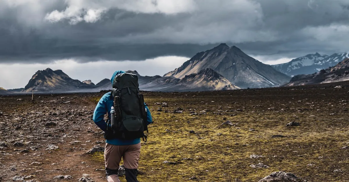 conseils essentiels pour assurer votre sécurité lors de randonnées en solo, incluant la préparation, l'équipement et les précautions à prendre en pleine nature.