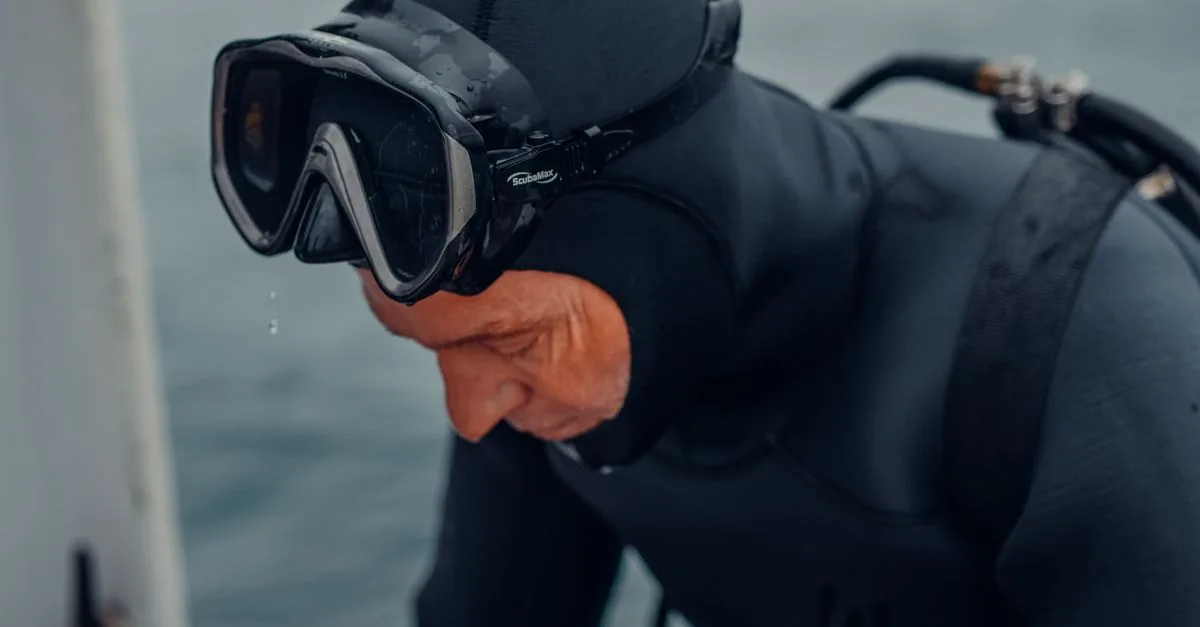 masque de plongée anti-buée offrant une vision claire et nette sous l'eau, pour une expérience de plongée confortable et sécurisée.