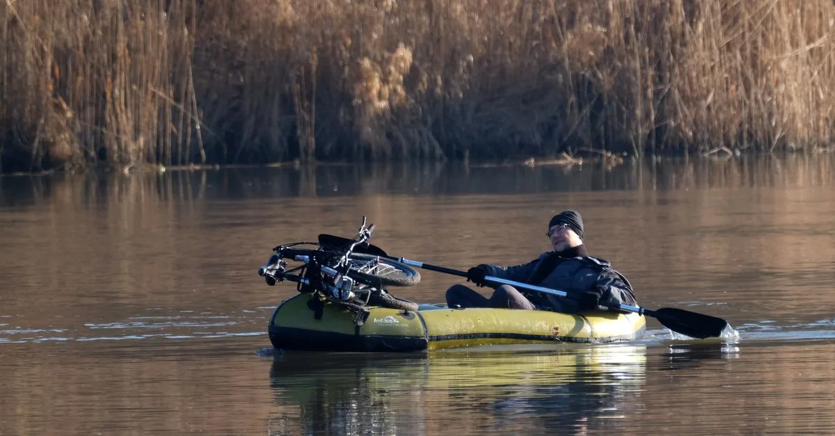 découvrez nos solutions de rangement pour kayak gonflable, pratiques et sécurisées, idéales pour protéger et stocker votre kayak après chaque sortie.