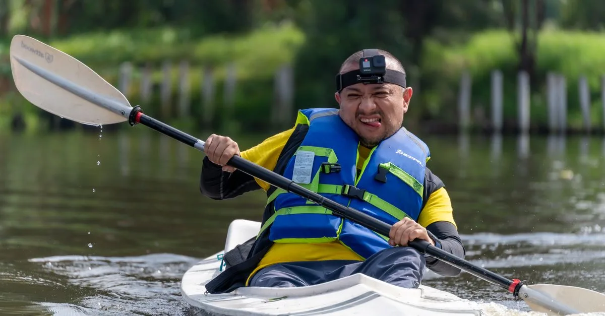 gilet de sauvetage pour la pêche en kayak : sécurité, confort et liberté de mouvement pour vos aventures nautiques.