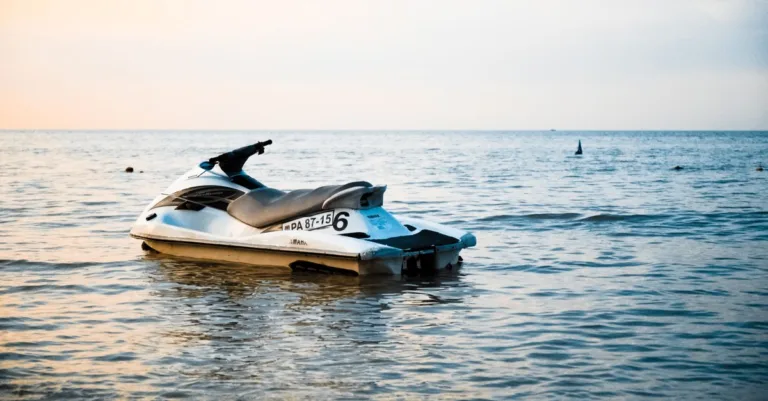 découvrez nos jet-skis d'occasion fiables, parfaits pour profiter de l'eau en toute sécurité et à moindre coût.