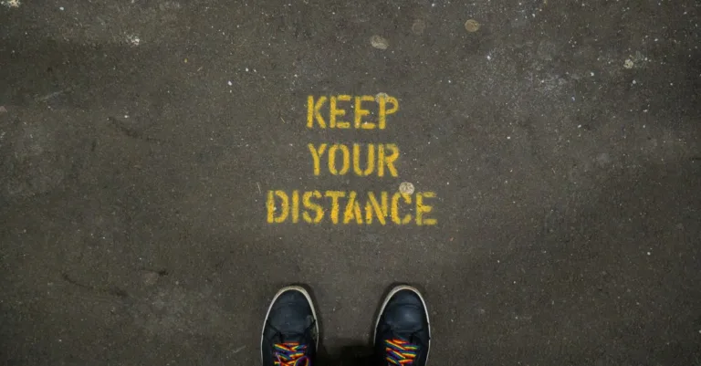 convertisseur de distance précis et rapide pour transformer facilement les unités de mesure comme kilomètres, miles, mètres et plus.