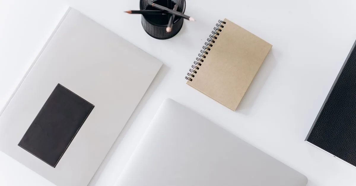 découvrez des astuces et conseils pour une organisation minimaliste efficace, alliant simplicité et fonctionnalité pour un espace épuré et harmonieux.