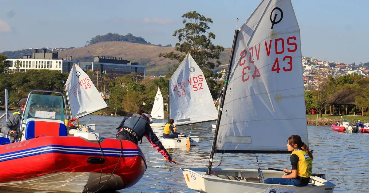 découvrez à partir de quel âge les enfants peuvent pratiquer le char à voile, ainsi que les conseils pour choisir une activité adaptée à leur âge et à leur sécurité.
