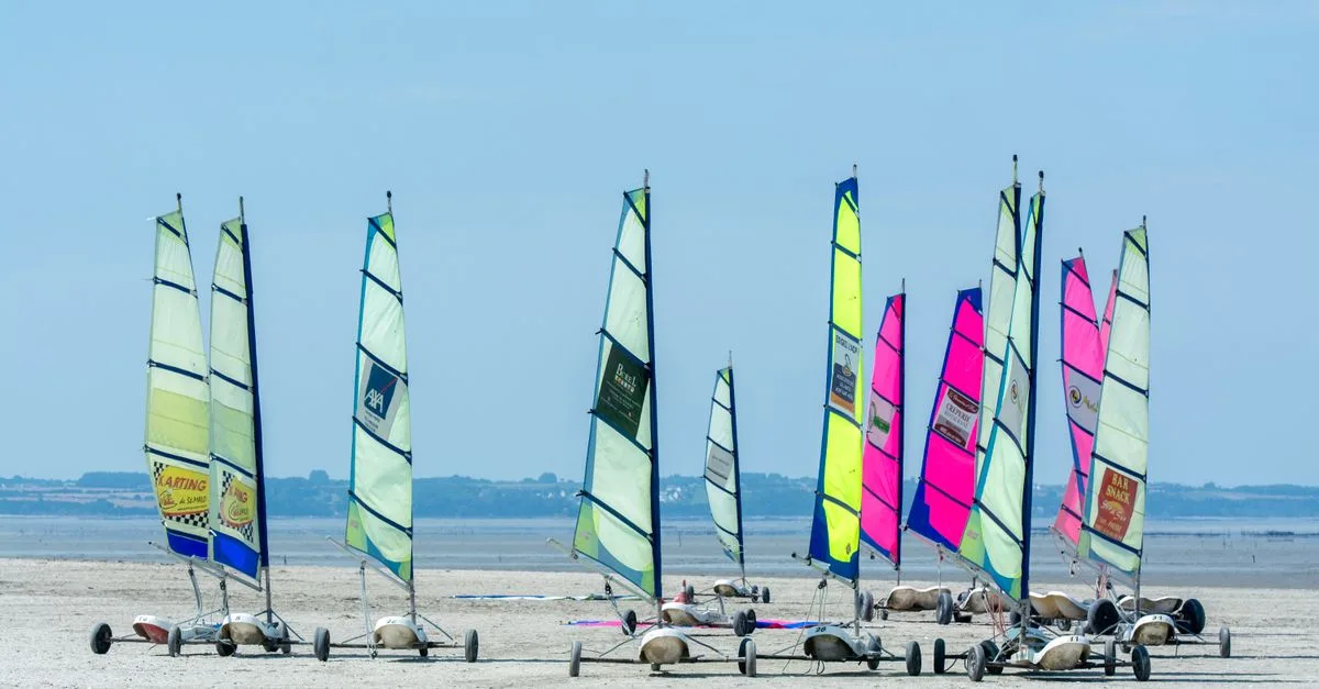 découvrez les vêtements de char à voile conçus pour vous protéger du vent et du sable tout en offrant confort et liberté de mouvement.